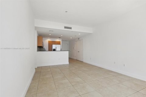 Condo in Miami, Florida, 2 bedrooms  № 1953467 - photo 12