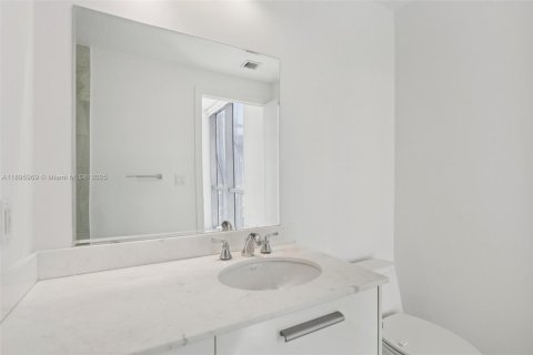 Condo in Miami, Florida, 2 bedrooms  № 1953467 - photo 20