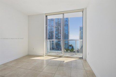 Condo in Miami, Florida, 2 bedrooms  № 1953467 - photo 16