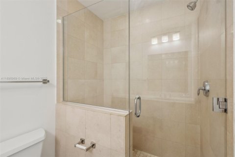Condo in Miami, Florida, 2 bedrooms  № 1953467 - photo 28