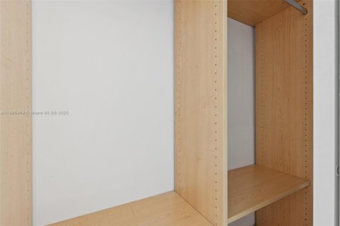 Condo in Miami, Florida, 2 bedrooms  № 1953467 - photo 25