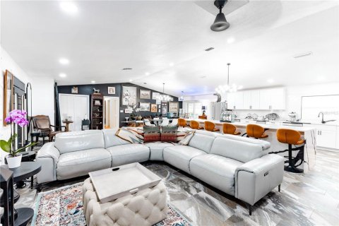 Casa en venta en Ocala, Florida, 4 dormitorios, 240.9 m2 № 1902086 - foto 5