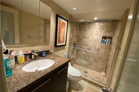 Condo in Hallandale Beach, Florida, 2 bedrooms № 2027028 - photo 14