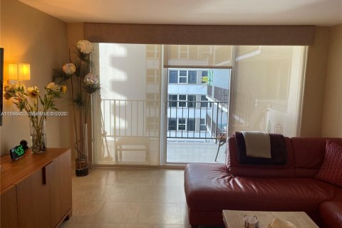 Condo in Hallandale Beach, Florida, 2 bedrooms № 2027028 - photo 5