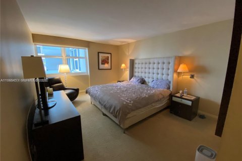 Condo in Hallandale Beach, Florida, 2 bedrooms № 2027028 - photo 9