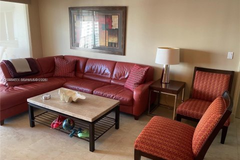 Condo in Hallandale Beach, Florida, 2 bedrooms № 2027028 - photo 3