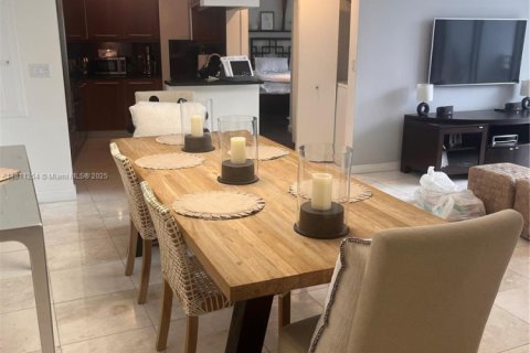 Condo in Miami, Florida, 1 bedroom  № 1762753 - photo 23