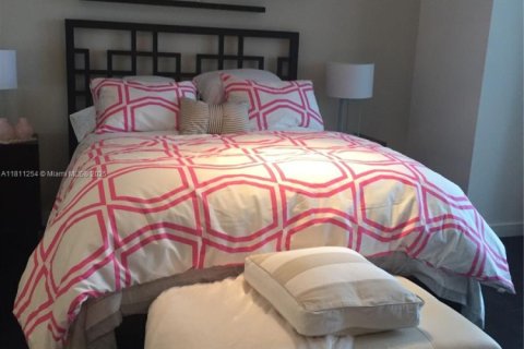 Condo in Miami, Florida, 1 bedroom  № 1762753 - photo 18