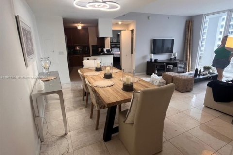 Condo in Miami, Florida, 1 bedroom  № 1762753 - photo 24