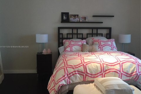 Condo in Miami, Florida, 1 bedroom  № 1762753 - photo 17