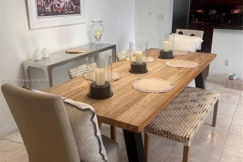 Condo in Miami, Florida, 1 bedroom  № 1762753 - photo 25