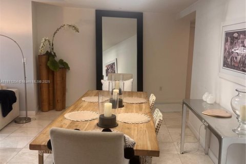 Condo in Miami, Florida, 1 bedroom  № 1762753 - photo 28