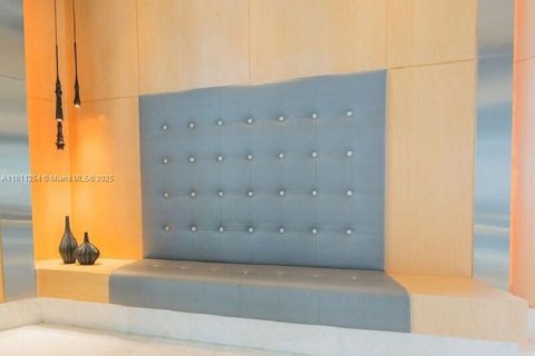 Condo in Miami, Florida, 1 bedroom  № 1762753 - photo 4