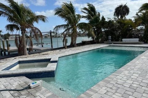 Villa ou maison à vendre à Madeira Beach, Floride: 4 chambres, 418.15 m2 № 1576369 - photo 27