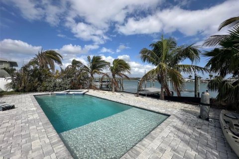 Villa ou maison à vendre à Madeira Beach, Floride: 4 chambres, 418.15 m2 № 1576369 - photo 17