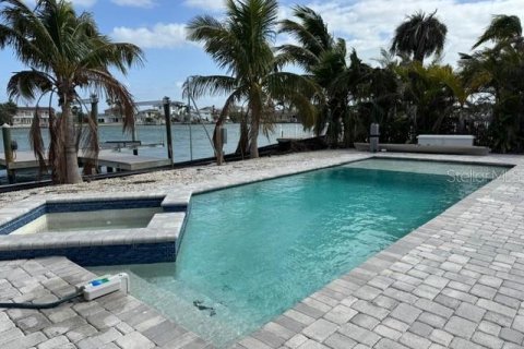 Villa ou maison à vendre à Madeira Beach, Floride: 4 chambres, 418.15 m2 № 1576369 - photo 26