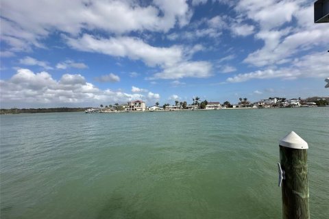 Villa ou maison à vendre à Madeira Beach, Floride: 4 chambres, 418.15 m2 № 1576369 - photo 20