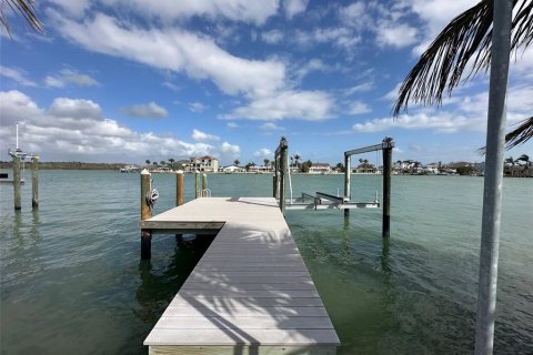Villa ou maison à vendre à Madeira Beach, Floride: 4 chambres, 418.15 m2 № 1576369 - photo 9
