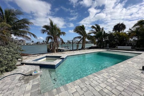 Villa ou maison à vendre à Madeira Beach, Floride: 4 chambres, 418.15 m2 № 1576369 - photo 16