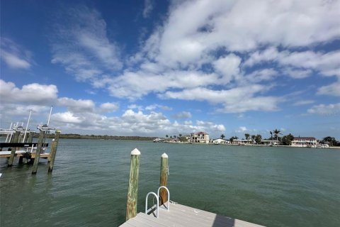Villa ou maison à vendre à Madeira Beach, Floride: 4 chambres, 418.15 m2 № 1576369 - photo 23