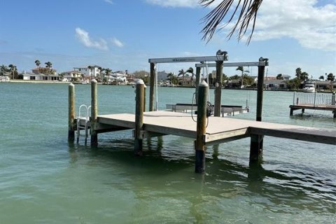 Villa ou maison à vendre à Madeira Beach, Floride: 4 chambres, 418.15 m2 № 1576369 - photo 15