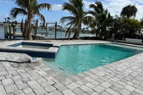 Villa ou maison à vendre à Madeira Beach, Floride: 4 chambres, 418.15 m2 № 1576369 - photo 28