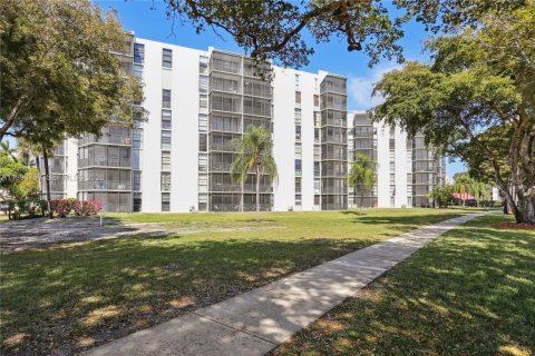 Купить кондоминиум в Авентура, Флорида 2 спальни, 100.61м2, № 2055366 - фото 29