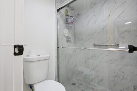 Купить кондоминиум в Авентура, Флорида 2 спальни, 100.61м2, № 2055366 - фото 11