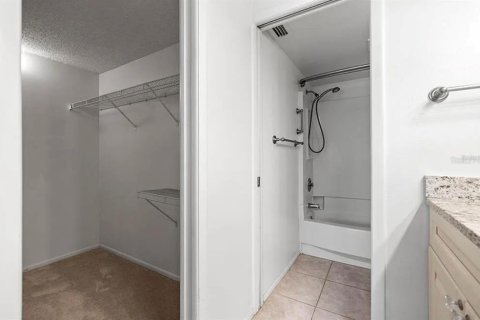 Copropriété à louer à Sarasota, Floride: 2 chambres, 87.42 m2 № 2093569 - photo 8