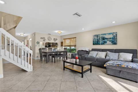 Townhouse in Coconut Creek, Florida 3 bedrooms, 129.13 sq.m. № 1989230 - photo 27