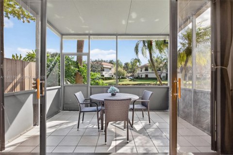 Townhouse in Coconut Creek, Florida 3 bedrooms, 129.13 sq.m. № 1989230 - photo 4