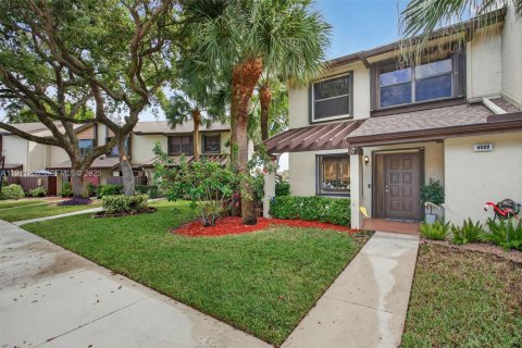 Townhouse in Coconut Creek, Florida 3 bedrooms, 129.13 sq.m. № 1989230 - photo 11