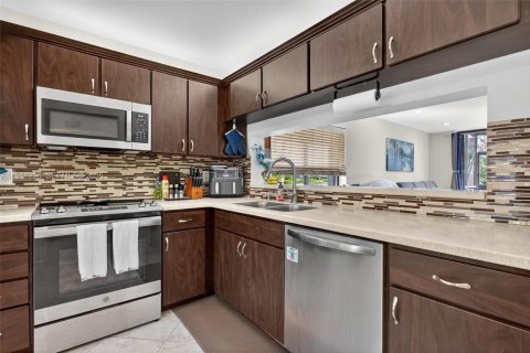 Townhouse in Coconut Creek, Florida 3 bedrooms, 129.13 sq.m. № 1989230 - photo 18