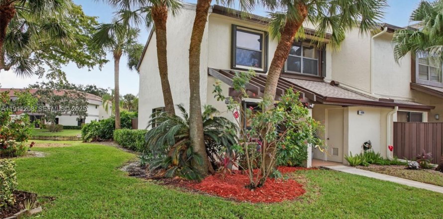 Townhouse in Coconut Creek, Florida 3 bedrooms, 129.13 sq.m. № 1989230