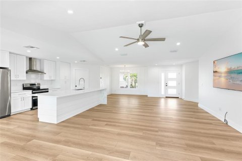 House in Bradenton, Florida 3 bedrooms, 164.53 sq.m. № 2225603 - photo 6