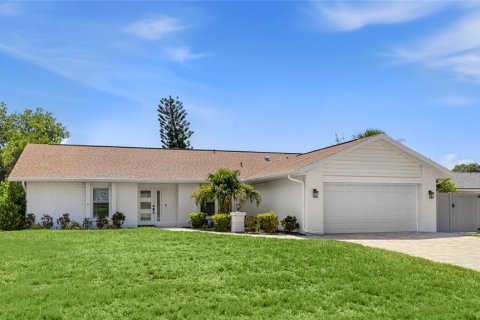 House in Bradenton, Florida 3 bedrooms, 164.53 sq.m. № 2225603 - photo 7