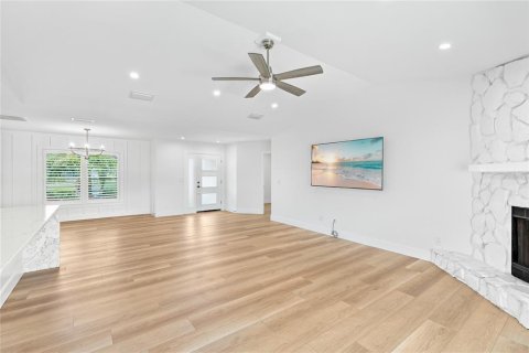 House in Bradenton, Florida 3 bedrooms, 164.53 sq.m. № 2225603 - photo 12