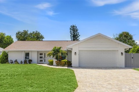 House in Bradenton, Florida 3 bedrooms, 164.53 sq.m. № 2225603