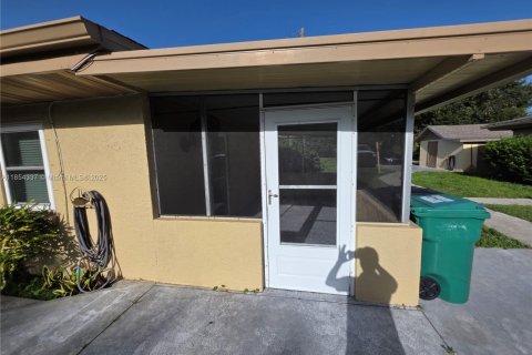 Villa ou maison à louer à St. Lucie, Floride: 3 chambres, 194.35 m2 № 1872682 - photo 6