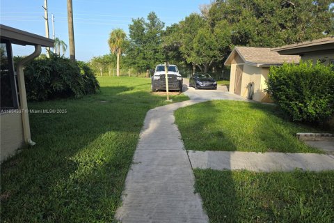 Villa ou maison à louer à St. Lucie, Floride: 3 chambres, 194.35 m2 № 1872682 - photo 4