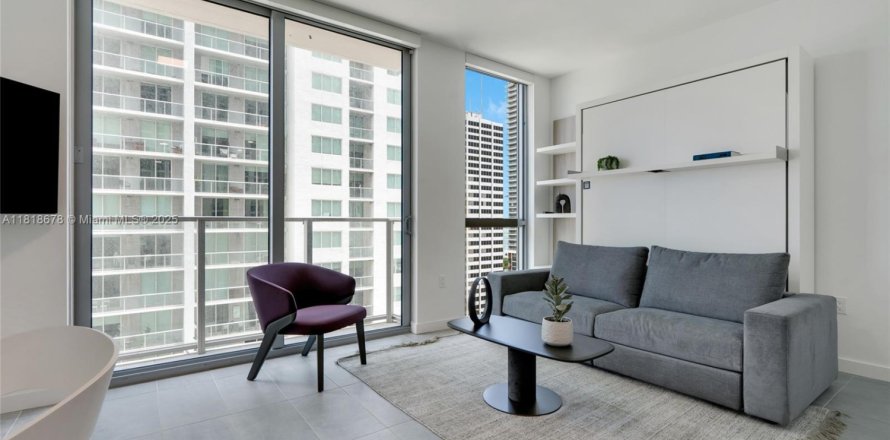 Estudio en el Condominio en Miami, Florida  № 1958526