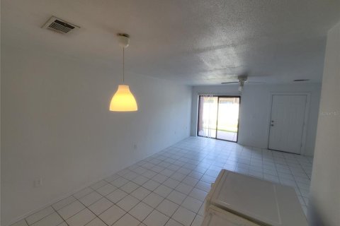 Casa en alquiler en Kissimmee, Florida, 2 dormitorios, 96.62 m2 № 1871096 - foto 6