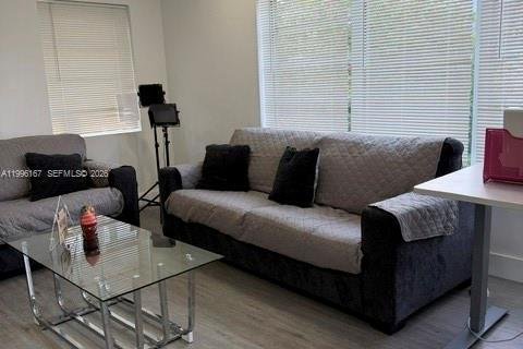 Casa en alquiler en Hallandale Beach, Florida, 1 dormitorio, 120.12 m2 № 2064092 - foto 5