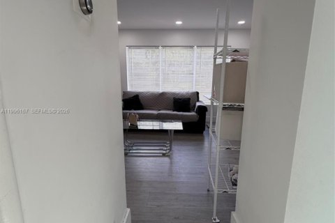 Casa en alquiler en Hallandale Beach, Florida, 1 dormitorio, 120.12 m2 № 2064092 - foto 11