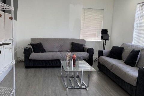 Casa en alquiler en Hallandale Beach, Florida, 1 dormitorio, 120.12 m2 № 2064092 - foto 22