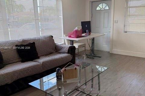 Casa en alquiler en Hallandale Beach, Florida, 1 dormitorio, 120.12 m2 № 2064092 - foto 19