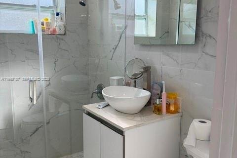 Casa en alquiler en Hallandale Beach, Florida, 1 dormitorio, 120.12 m2 № 2064092 - foto 7