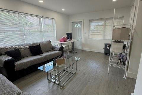 Casa en alquiler en Hallandale Beach, Florida, 1 dormitorio, 120.12 m2 № 2064092 - foto 17