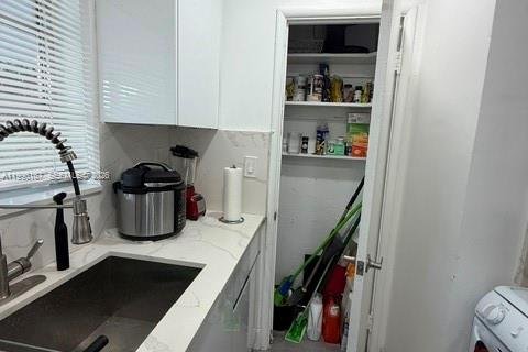 Casa en alquiler en Hallandale Beach, Florida, 1 dormitorio, 120.12 m2 № 2064092 - foto 14