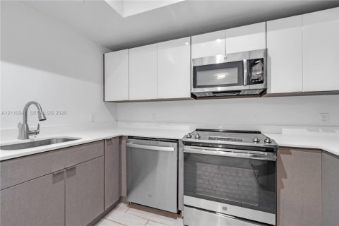 Copropriété à louer à Miami, Floride: 2 chambres, 92.72 m2 № 2426725 - photo 10